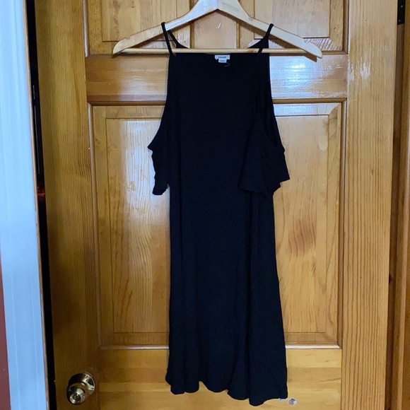 Garage Dresses & Skirts - GARAGE | BNWOT cold shoulder dress